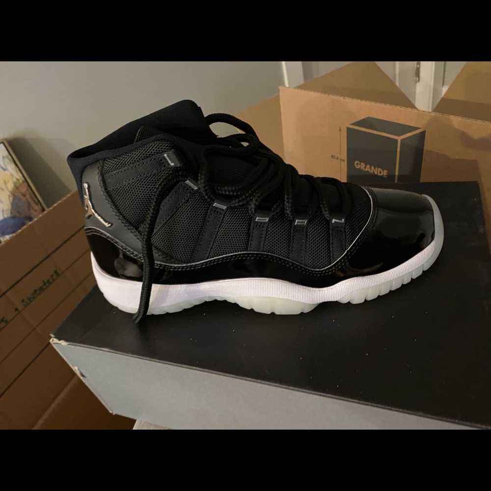 Air Jordan 11 jubilee 25 anniversary youth size 7
